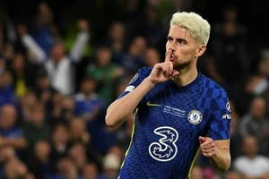 Jorginho sẽ khoác áo Arsenal trong vài giờ tới