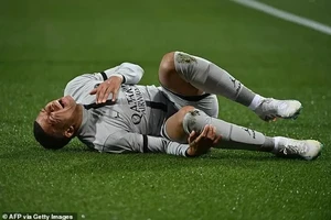 Mbappé dính chấn thương trong trận thắng Montpellier