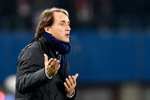 HLV Mancini vất vả xây dựng đội hình Azzurri