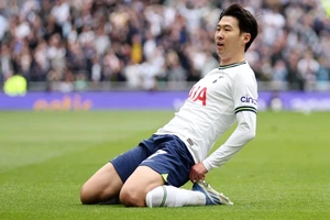 Son Heung-min ghi bàn thắng tuyệt đẹp, chạm cột mốc 100 bàn ở Premier League