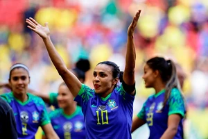Marta của Brazil ăn mừng bàn thắng sau trận giao hữu với Chile