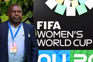 HLV Bruce Mwape của đội tuyển Zambia bị cáo buộc hành vi tình dục sai trái