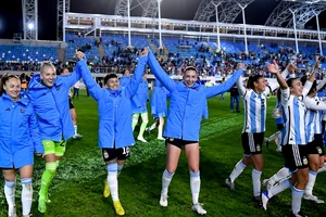 Đội tuyển nữ Argentina được chào đón khi ra sân