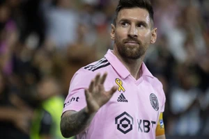 Messi có thể tránh ngồi chơi xơi nước trong 6 tháng tới bằng việc trở lại Barcelona