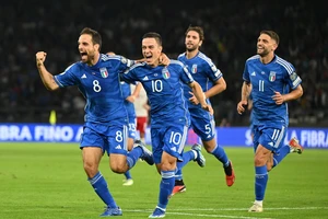 Azzurri ăn mừng chiến thắng Malta