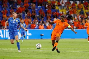 Hà Lan thắng Ukraine 2-1 ở trận lượt đi