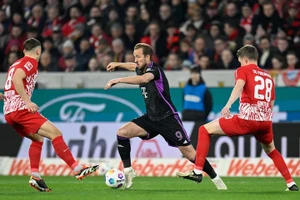 Harry Kane im tiếng khi Bayern bị Freiburg cầm hòa 2-2