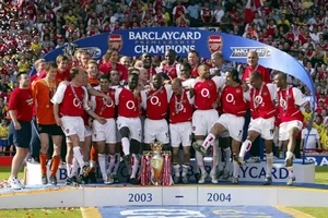 Đội hình Bất khả chiến bại 2003-2004 của Arsene Wenger