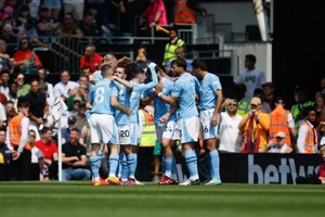 Man City nhiều khả năng đăng quang vô địch