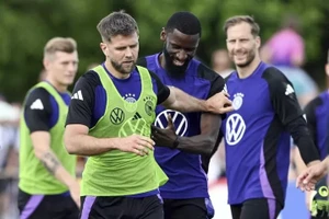 Rudiger đã kèm chặt làm Niclas Fullkrug nổi nóng