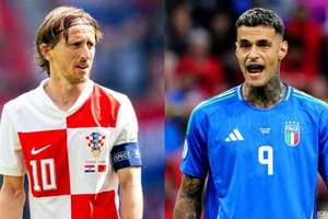 Luka Modric (Croatia) và Gianluca Scamacca (Italia)