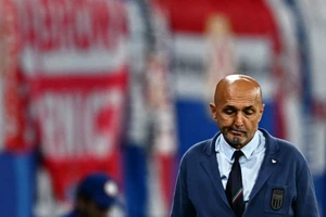HLV Luciano Spalletti thất vọng khi để thua Thụy Sĩ