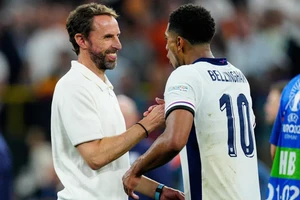 HLV Gareth Southgate và cậu học trò cưng Jude Bellingham