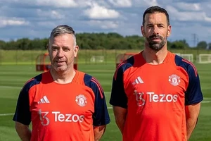 Rene Hake và Ruud Van Nistelrooy 