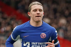 Conor Gallagher đã bị Chelsea gạch tên khỏi đội 1