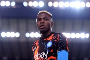 Victor Osimhen muốn rời Napoli phải cắt giảm nửa lương