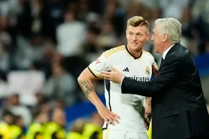 Carlo Ancelotti đã chọn Modric thay thế Toni Kroos