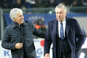 Gian Piero Gasperini (trái, Atalanta) đối đầu Carlo Ancelotti (Real Madrid)