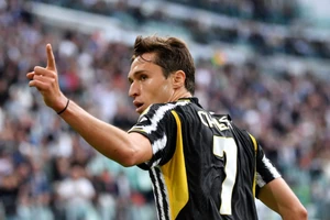 Federico Chiesa chấp nhận giảm lương để rời Juventus