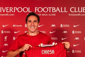 Federico Chiesa nhận áo số 14 Liverpool