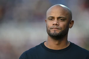 HLV Vincent Kompany tham vọng vào thắng vòng 1/8 