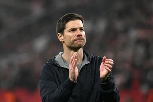 HLV Xabi Alonso khá căng thẳng khi đến Bochum