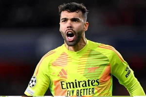 Thủ môn David Raya cảm thấy may mắn khi Arsenal không phải chơi ở Club World Cup