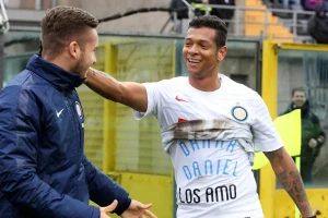 Fredy Guarin (phải) khi chơi cho Inter Milan