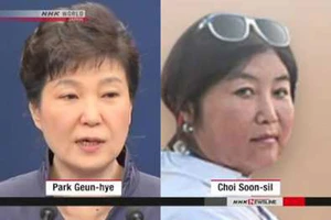 Tổng Thống Parl Geun Hye và bà Choi Soon Sil. Ảnh: Cyberspace & Time