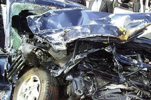 Chiếc xe gây tai nạn bị hư hỏng hoàn toàn. Nguồn: NATION.CO.KE