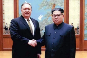 Ngoại trưởng Mỹ Mike Pompeo trong một cuộc gặp với nhà lãnh đạo Kim Jong-un tại Triều Tiên. Ảnh: Fox News 