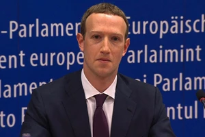 Ông Zuckerberg đã đề nghị các nghị sĩ châu Âu được trả lời sau một số câu hỏi. Ảnh: Los Angeles Times 