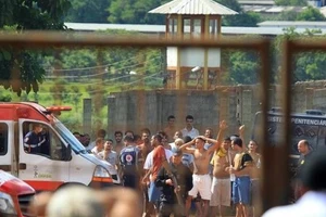 Nhiều nhà tù ở Brazil luôn trong tình trạng quá tải (Ảnh : teleSUR)