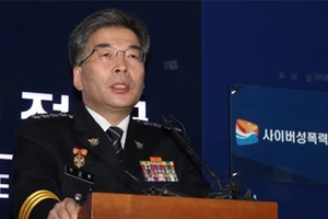 Giám đốc Cảnh sát Quốc gia Hàn Quốc đề nghị người dân cần hết sức cảnh giác khi sử dụng mạng xã hội. Ảnh: KBS News 