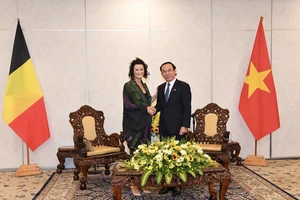 Bí thư Thành ủy TPHCM Nguyễn Văn Nên và Chủ tịch Thượng viện Vương quốc Bỉ Stephanie D’Hose. Ảnh: VIỆT DŨNG