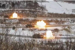 Xe tăng K1A2 của quân đội Hàn Quốc tham gia cuộc tập trận chung giữa quân đội Hàn Quốc và Mỹ gần khu phi quân sự ngăn cách hai miền Triều Tiên, ngày 2-1-2024. Ảnh: WION