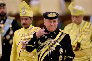 Quốc vương Sultan Ibrahim tuyên thệ nhậm chức. Ảnh : BERNAMA