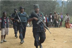 Cảnh sát Papua New Guinea dập tắt tình hình bạo lực. Ảnh: sheppnews.com