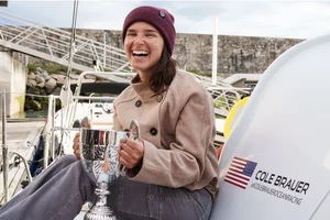Người phụ nữ Mỹ đầu tiên đi thuyền một mình vòng quanh thế giới 