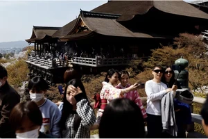 Tháng 3 đánh dấu lần đầu tiên số khách du lịch nước ngoài tăng lên 3 triệu người/tháng. Ảnh: Nikkei Asia