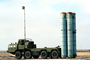 Hệ thống phòng không S-400. Ảnh : TASS