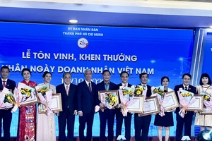 TPHCM tôn vinh 98 doanh nghiệp, doanh nhân tiêu biểu năm 2022