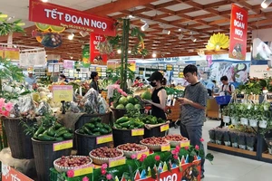 Sản phẩm phục vụ người tiêu dùng có nhu cầu mua hàng Tết Đoan ngọ đang bày bán đa dạng tại hệ thống siêu thị Co.opmart