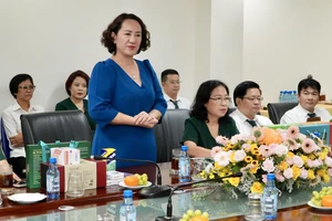 Bà Phạm Thị Xuân Hương, Tổng Giám đốc Công ty CP Dược phẩm OPC phát biểu tại buổi làm việc