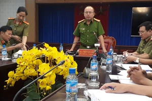 Đại tá Trần Văn Chính, PGĐ Công an tỉnh Bình Dương chủ trì hợp báo thông tin vụ việc