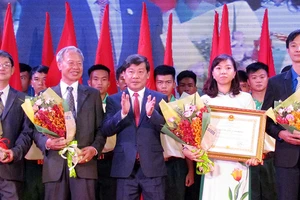 Chủ tịch nước trao tặng Huân chương Lao động hạng Nhì cho BETU