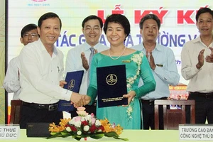 Bà Nguyễn Thị Lý, Hiệu trưởng Trường Cao đẳng Công nghệ Thủ Đức tại buổi ký kết hợp tác với doanh nghiệp