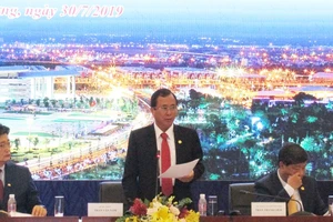 Ông Trần Văn Nam, Bí thư Tỉnh ủy Bình Dương phát biểu tại hội nghị. Ảnh: XUÂN TRUNG