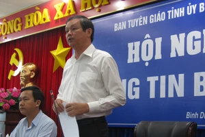 Ông Lê Hữu Phước, Trưởng Ban Tuyên giáo Tỉnh ủy Bình Dương phát biểu tại buổi họp báo