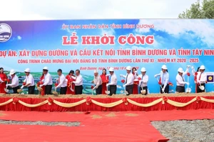 Công trình đường và cầu kết nối giữa hai tỉnh Tây Ninh và Bình Dương đang được xây dựng